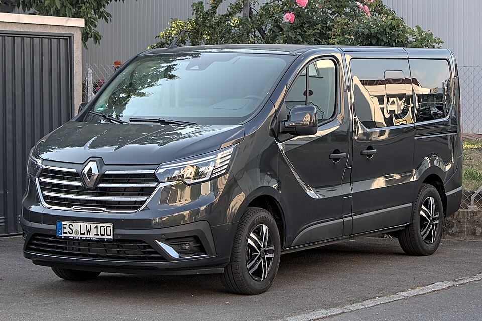 Renault Trafic 9 posti a noleggio